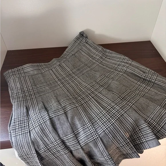 Women's Plaid Pleated Mini Skirt - Gray - Picture 1 of 7